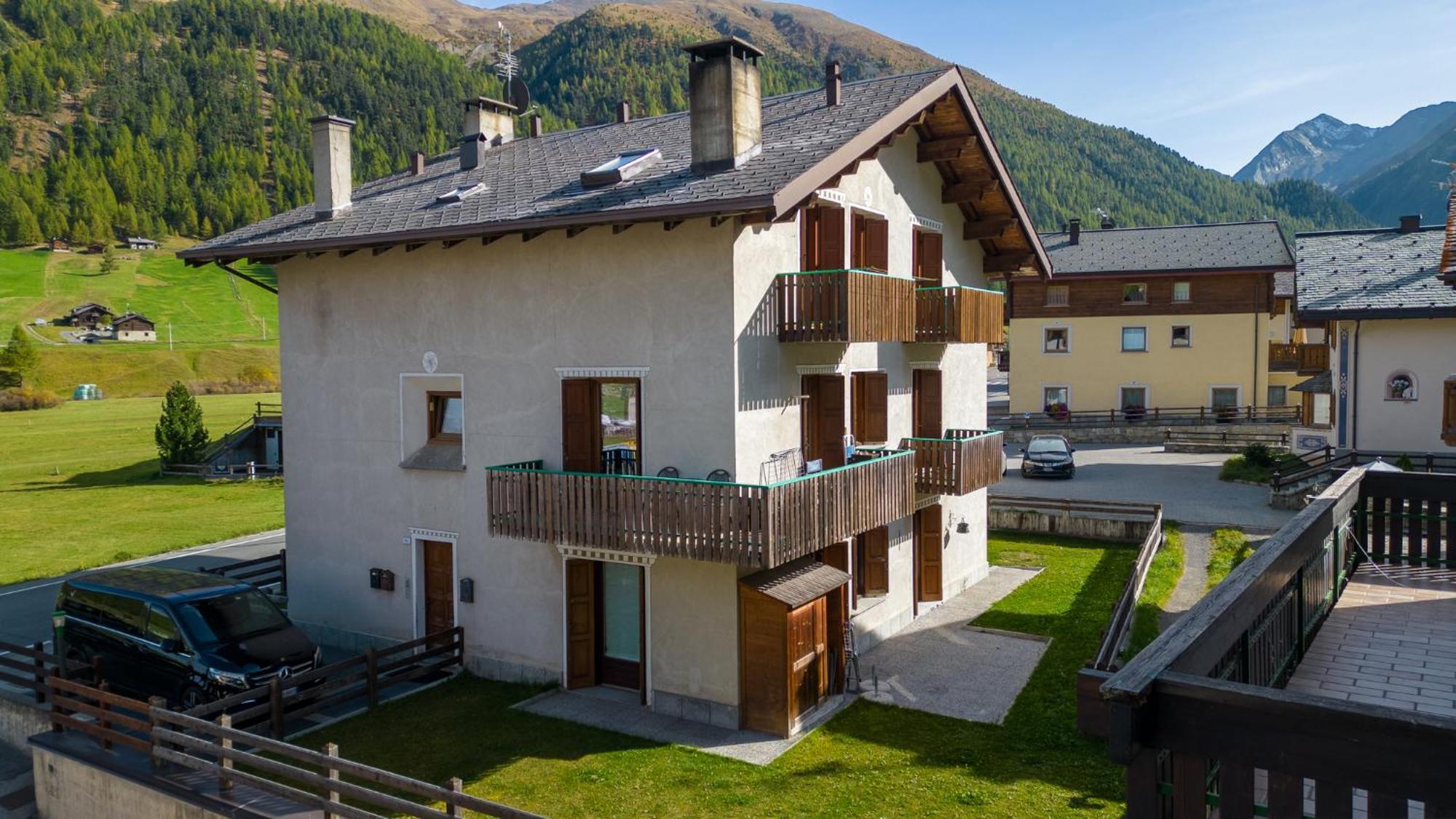 Bluebell Apartments Livigno Esterno foto